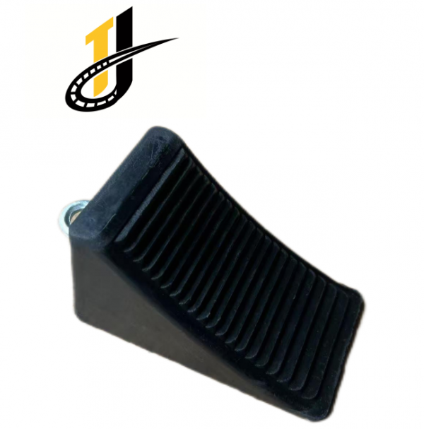 160*100*100mm（Metal Ring） High Quality Parking Lots Wheel Chocks Motorcycle Safety Traffic Rubber Wheel Chock - Image 2