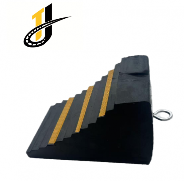 240*170*200mm High Quality Parking Lots Wheel Chocks Motorcycle Safety Traffic Rubber Wheel Chock - Image 2