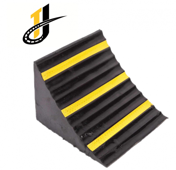 250*250*190mm High Quality Parking Lots Wheel Chocks Motorcycle Safety Traffic Rubber Wheel Chock - Image 2