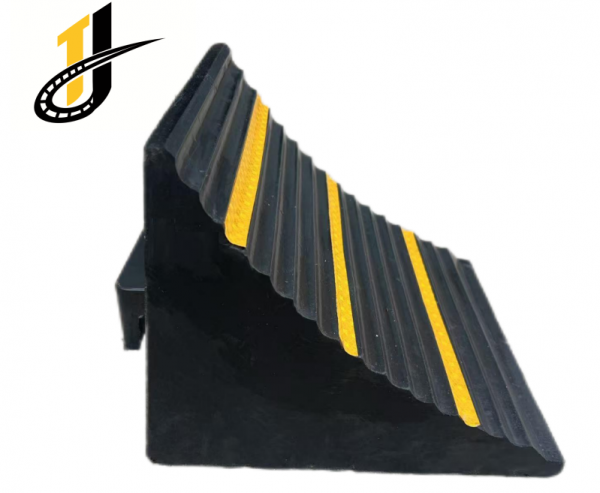 300*400*600mm High Quality Parking Lots Wheel Chocks Motorcycle Safety Traffic Rubber Wheel Chock - Image 2