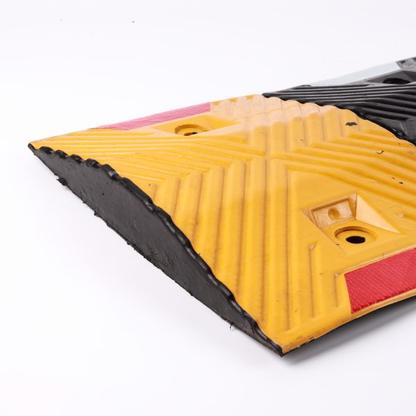 1000*350*50,Yellow Black Rubber Speed Bump Steel Speed Bump - Image 3
