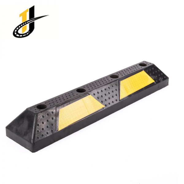 750*150*100mmHigh Reflective Rubber Parking Wheel Stop - Image 2