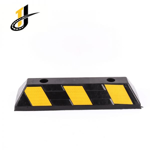 500*150*100mmHigh Reflective Rubber Parking Wheel Stop - Image 2