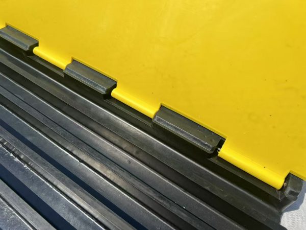 900*500*50 mm Rubber Roadway Safety Cable Ramp Protector - Image 2