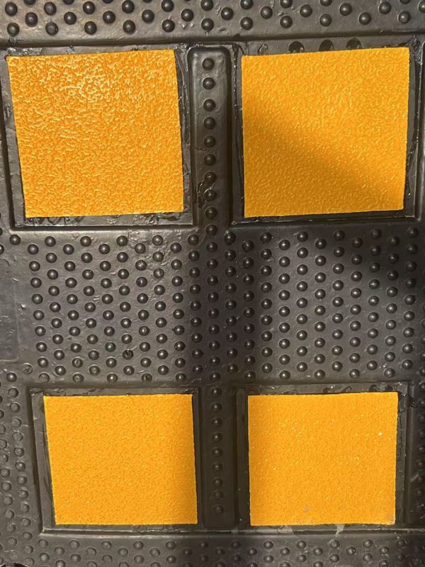 500*600*50mm,Yellow Black Rubber Speed Hump Steel Speed Bump Metal Speed Bump - Image 3